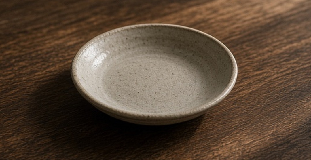 An empty dish preserving a deliberate pause